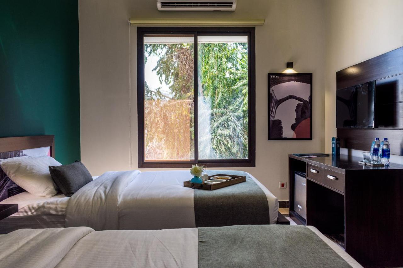 LOKAL Rooms x Shahrah-e-Faisal  Karachi Bagian luar foto