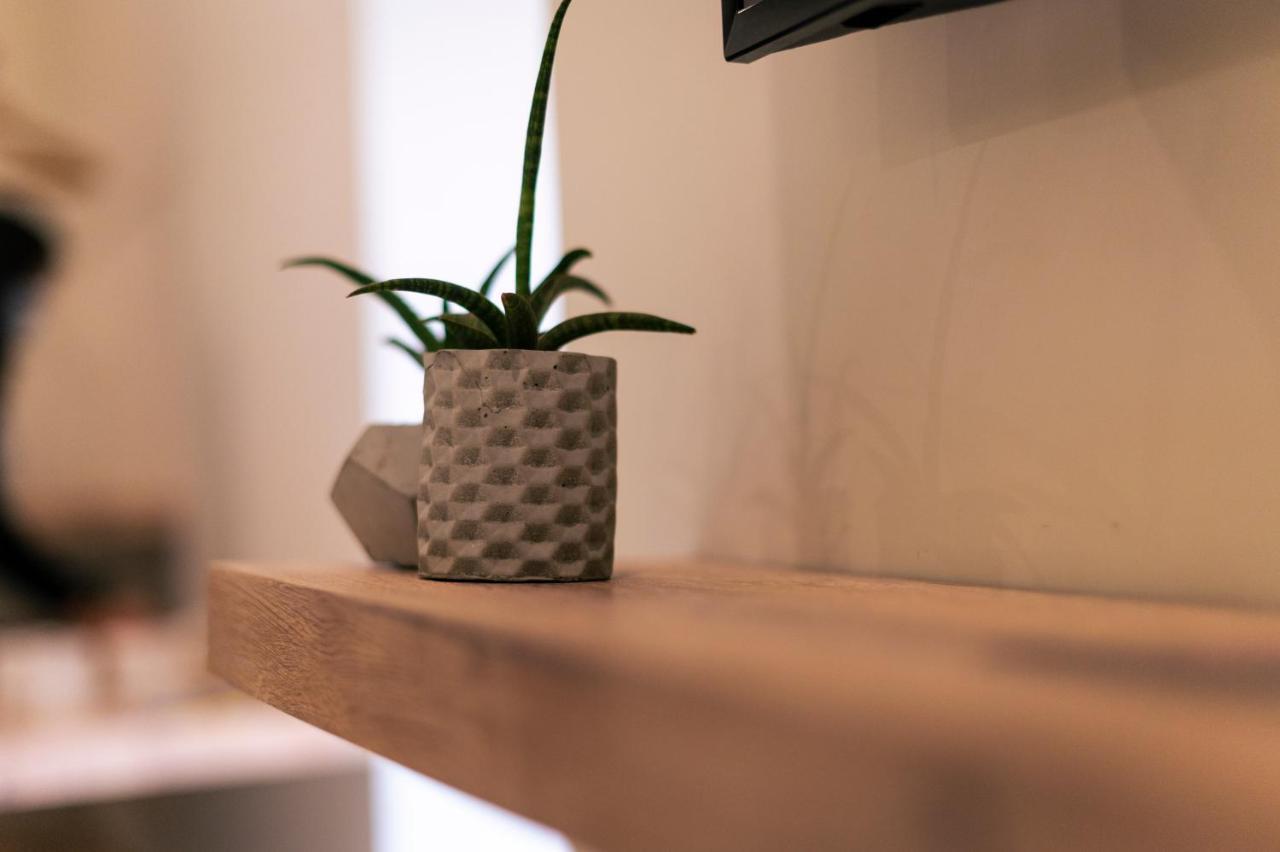 LOKAL Rooms x Shahrah-e-Faisal  Karachi Bagian luar foto