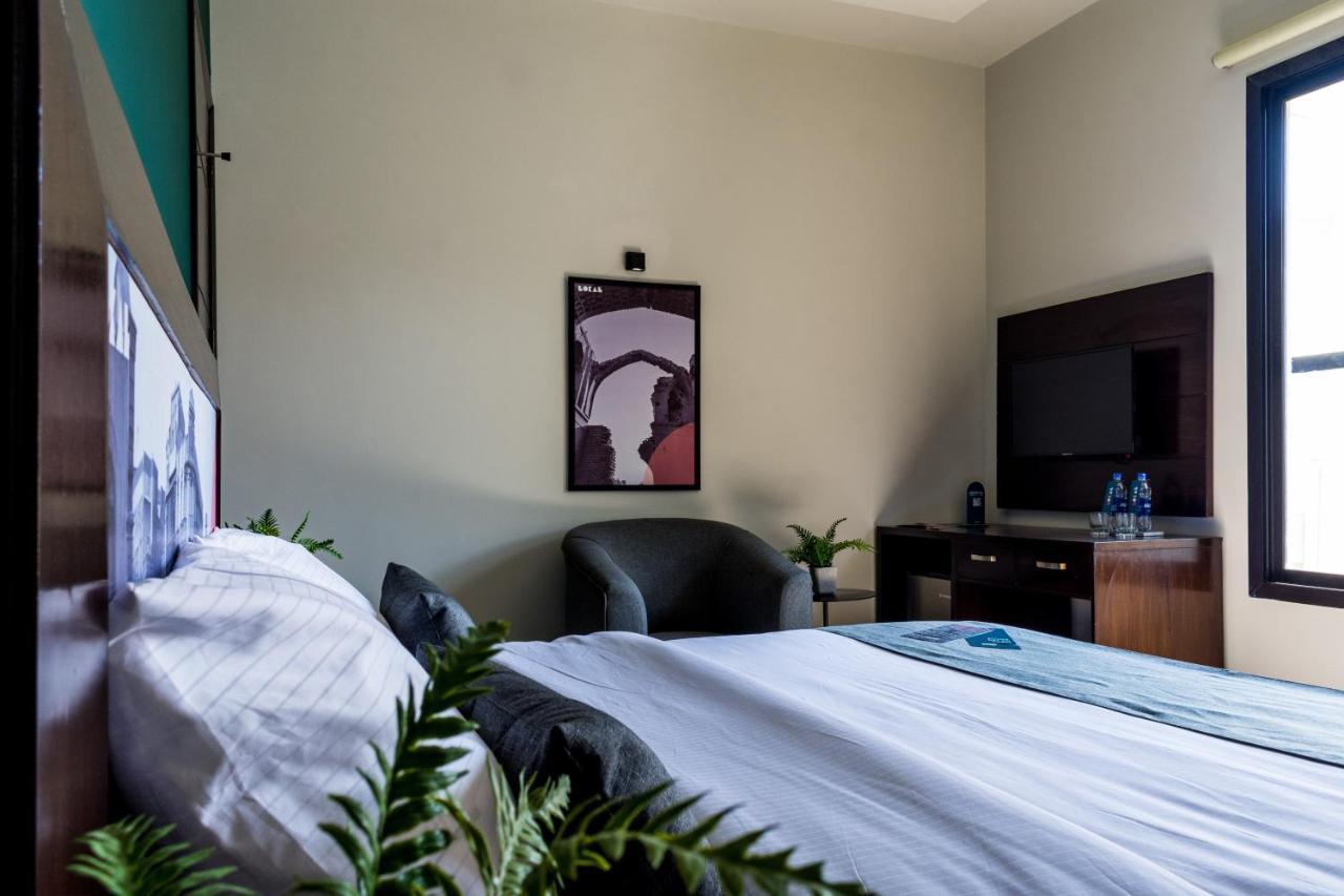 LOKAL Rooms x Shahrah-e-Faisal  Karachi Bagian luar foto