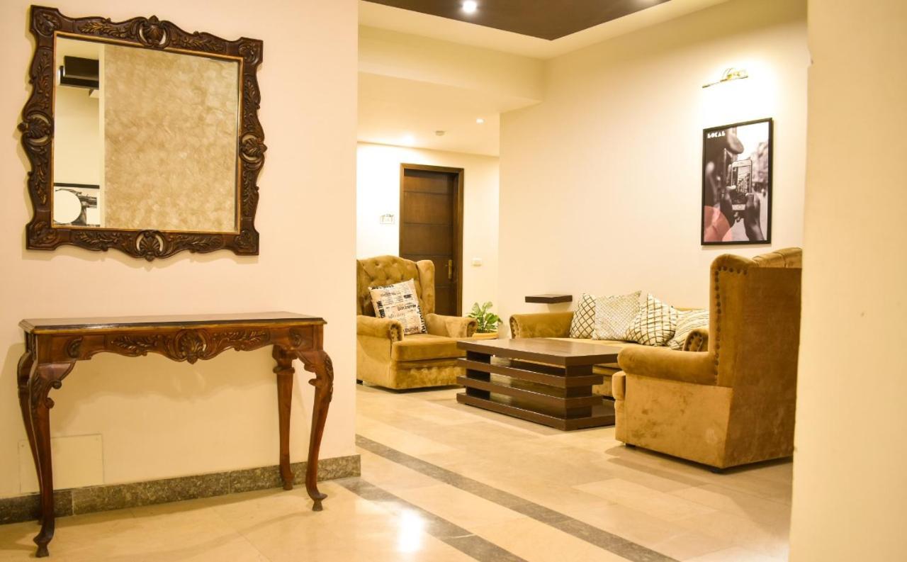 LOKAL Rooms x Shahrah-e-Faisal  Karachi Bagian luar foto